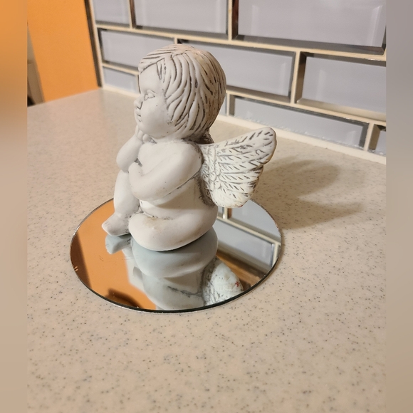 Angel figurine for sale today - Picture 3 of 9